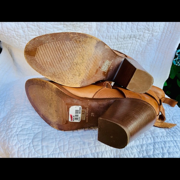 Soft leather Hibou Sz39 strappy heel 9x3.5x3” heel - Picture 6 of 6